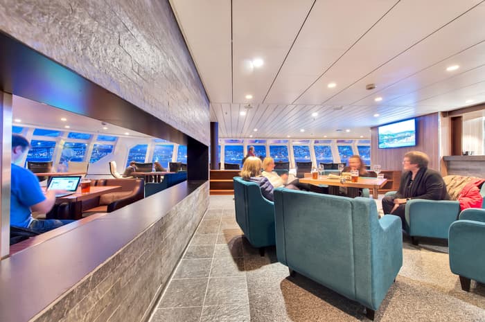Hurtigruten - MS Kong Harald - Explorer Panorama Lounge 2.JPG